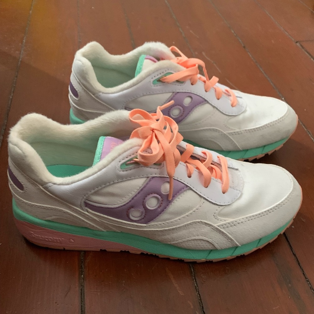 Marshmallow Shadow 6000 Saucony Shoes Women’s size 11/Men’s 9.5